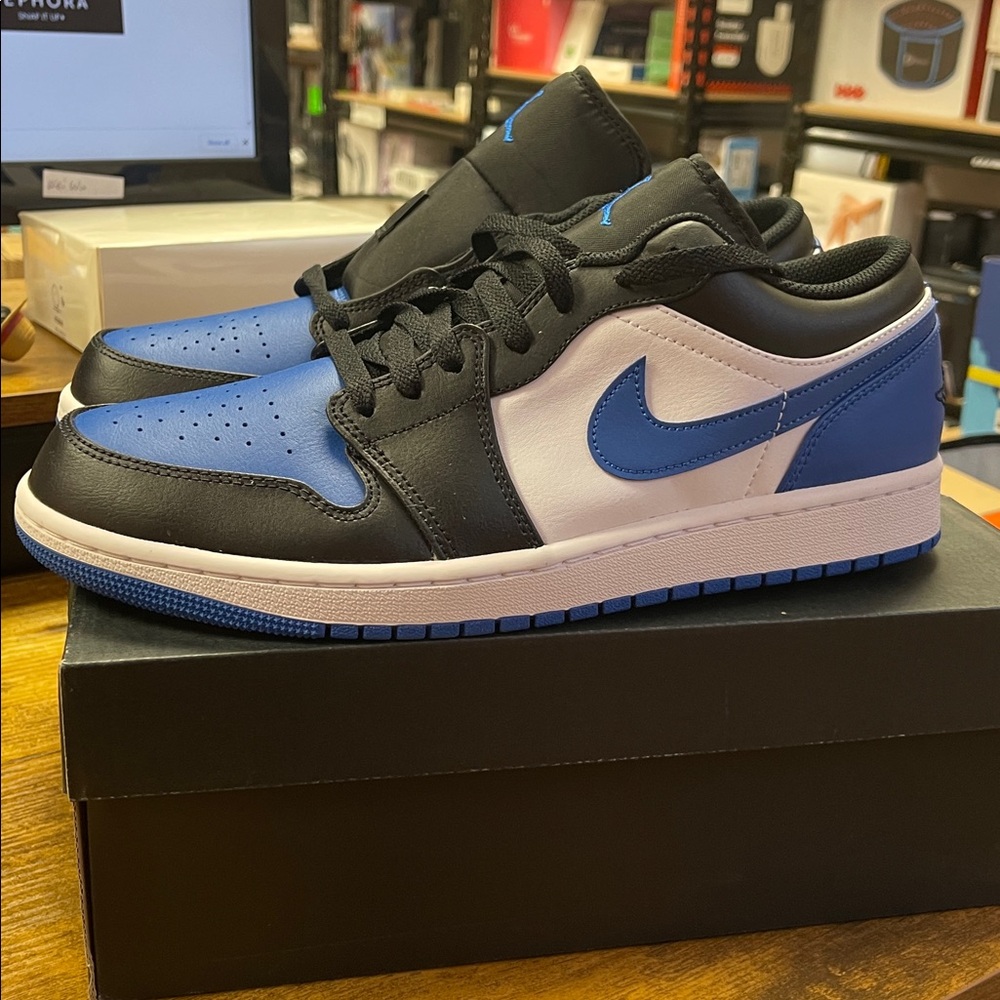 Jordan Low Men's Sneakers - Black and Blue